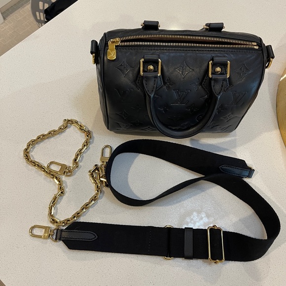 Lambskin Speedy 22 by Louis Vuitton **RARE AND AUTHENTIC** - Picture 16 of 17